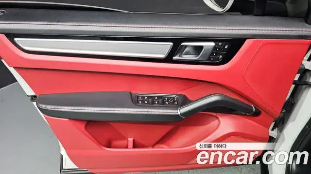 Porsche Cayenne 2022 — Photo 10/32