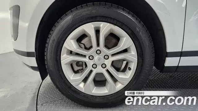 Land Rover Range Rover Evoque 2022 — Şəkil 18/35