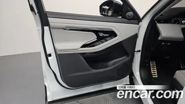 Land Rover Range Rover Evoque 2022 — Şəkil 31/35