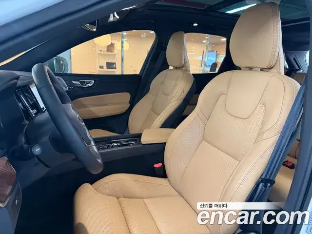 Volvo XC60 2024 — Photo 2/20