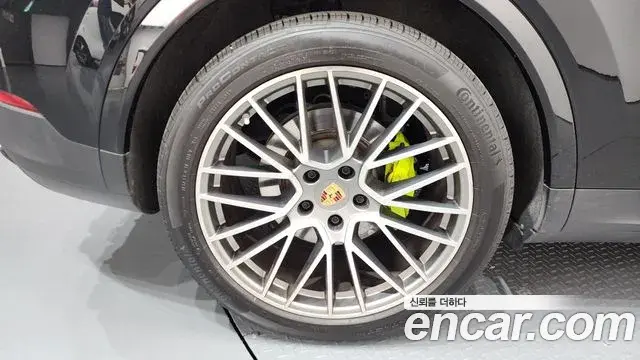 Porsche Cayenne 2023 — Şəkil 33/34