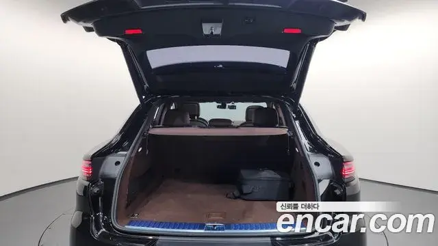 Porsche Cayenne 2023 — Şəkil 17/34