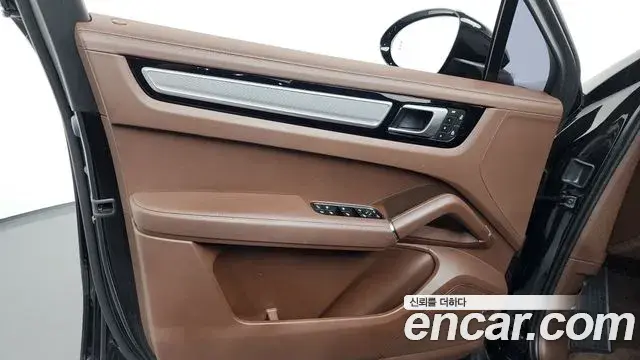 Porsche Cayenne 2023 — Şəkil 16/34