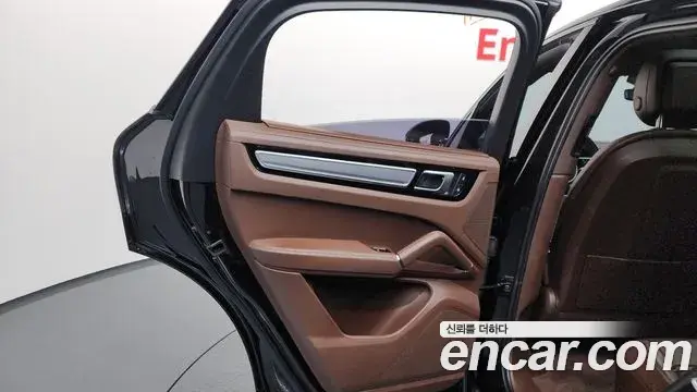 Porsche Cayenne 2023 — Şəkil 19/34