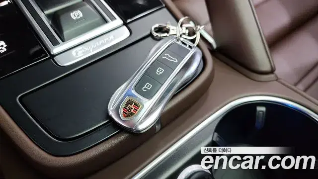 Porsche Cayenne 2023 — Şəkil 22/34