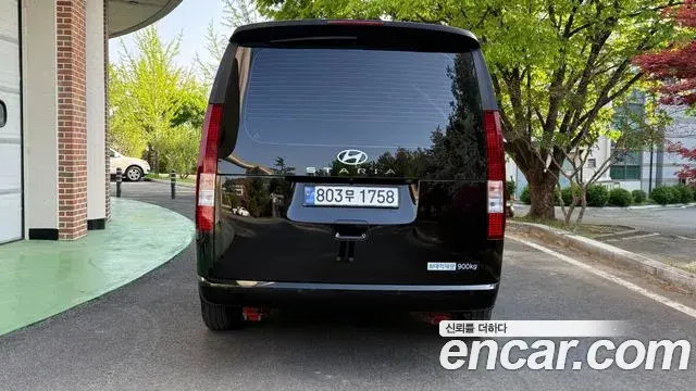 Hyundai Staria 2024 — ფოტო 15/20
