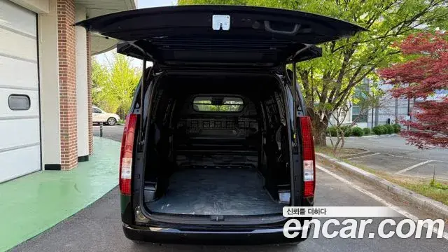 Hyundai Staria 2024 — ფოტო 2/20