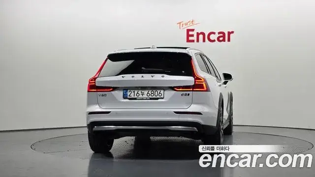 Volvo V60 Cross Country 2023 — Photo 26/36