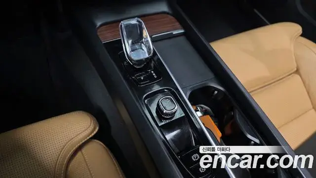Volvo V60 Cross Country 2023 — Photo 35/36