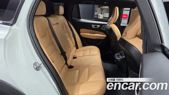 Volvo V60 Cross Country 2023 — Photo 19/36