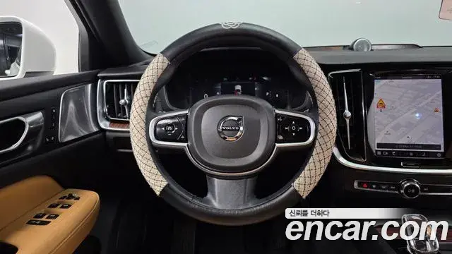 Volvo V60 Cross Country 2023 — Photo 33/36