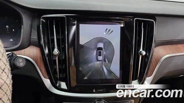 Volvo V60 Cross Country 2023 — Photo 22/36