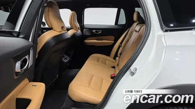 Volvo V60 Cross Country 2023 — Photo 9/36