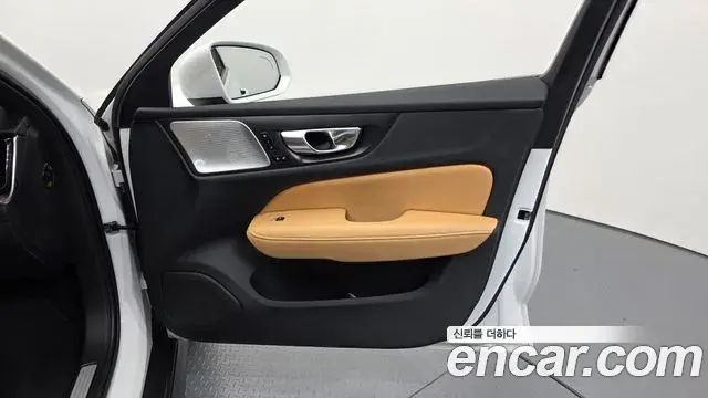 Volvo V60 Cross Country 2023 — Photo 27/36