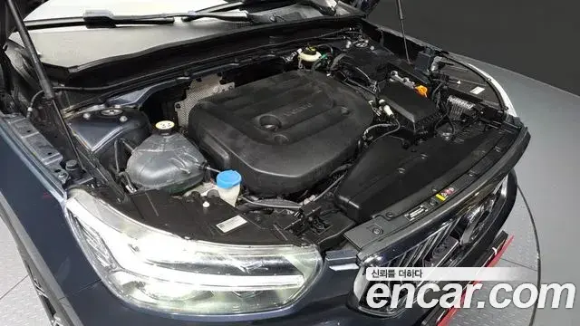 Volvo XC40 2021 — Photo 12/20