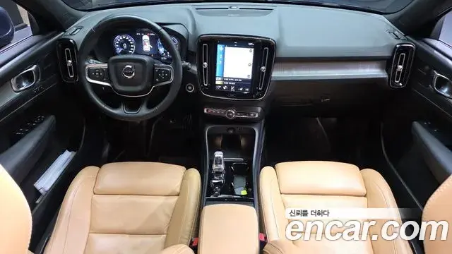 Volvo XC40 2021 — Photo 3/20