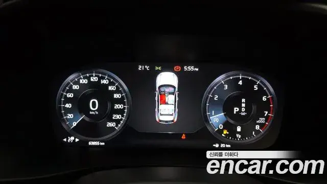 Volvo XC40 2021 — Photo 8/20