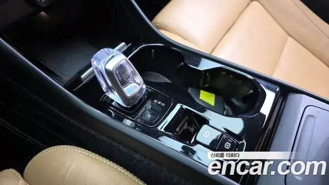 Volvo XC40 2021 — Photo 19/20