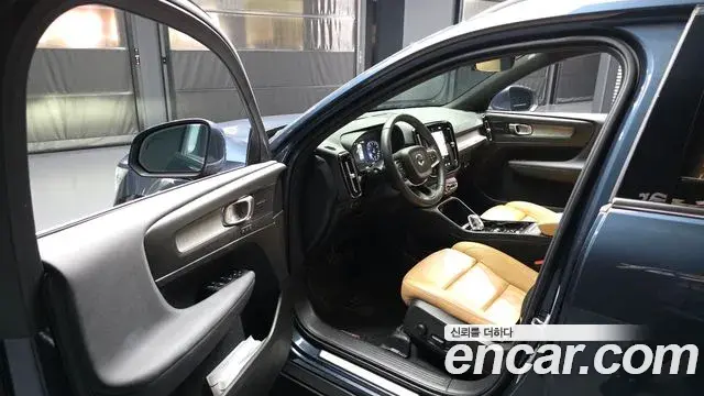 Volvo XC40 2021 — Photo 10/20