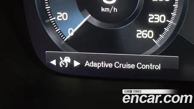 Volvo XC40 2021 — Photo 4/20