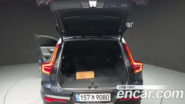 Volvo XC40 2021 — Photo 6/20