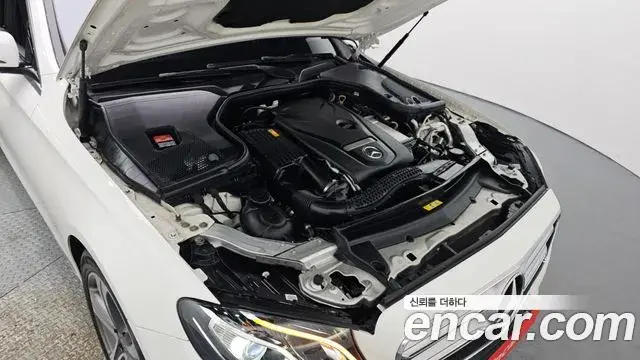 Mercedes-Benz E-Class 2018 — ფოტო 14/30