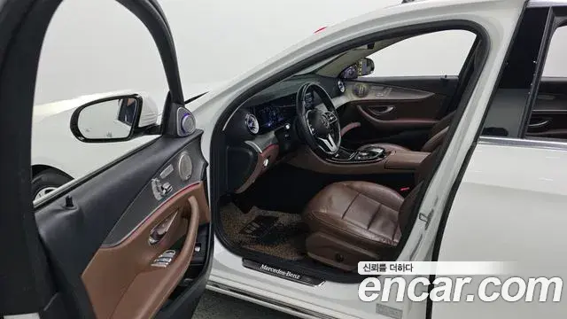 Mercedes-Benz E-Class 2018 — ფოტო 15/30