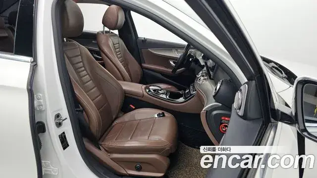 Mercedes-Benz E-Class 2018 — ფოტო 3/30
