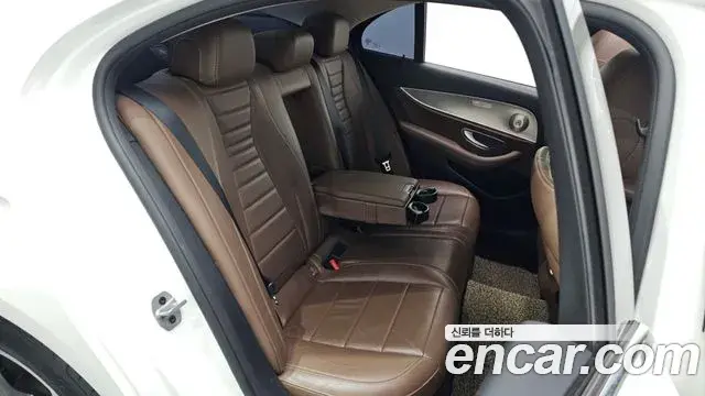 Mercedes-Benz E-Class 2018 — ფოტო 2/30