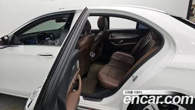 Mercedes-Benz E-Class 2018 — ფოტო 6/30