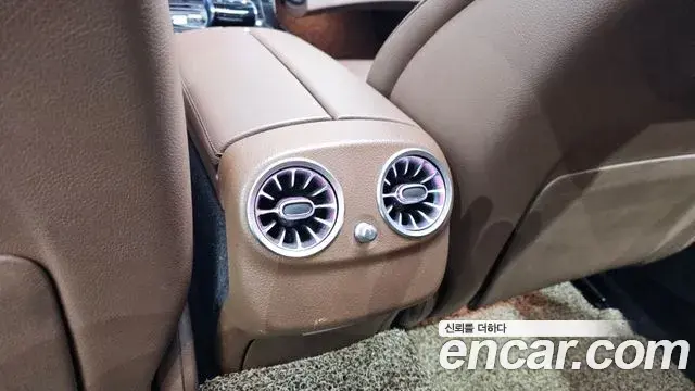 Mercedes-Benz E-Class 2018 — ფოტო 25/30