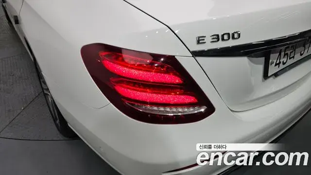 Mercedes-Benz E-Class 2018 — ფოტო 16/30
