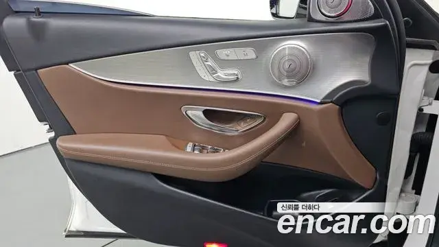Mercedes-Benz E-Class 2018 — ფოტო 9/30