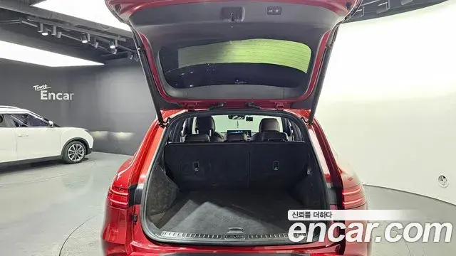 Genesis GV70 2021 — ფოტო 24/31