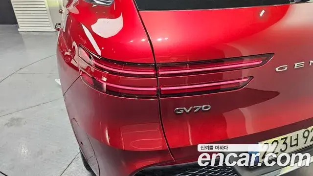 Genesis GV70 2021 — ფოტო 25/31
