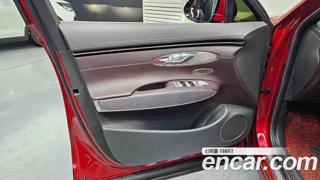 Genesis GV70 2021 — ფოტო 21/31