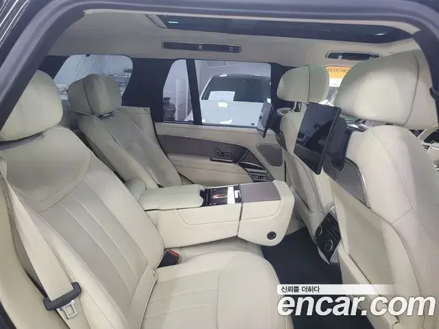 Land Rover Range Rover 2025 — Фото 16/20