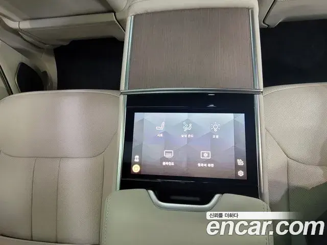 Land Rover Range Rover 2025 — Фото 18/20