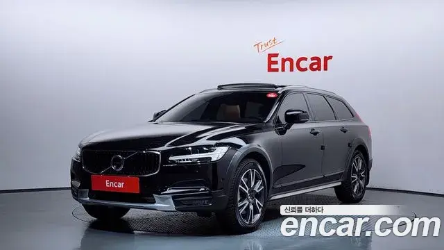 Volvo V90 Cross Country 2018 — Şəkil 30/32