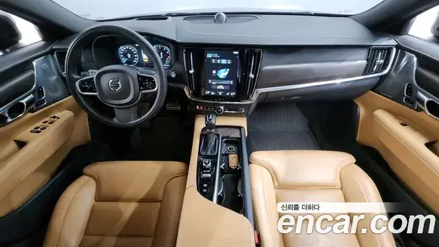 Volvo V90 Cross Country 2018 — Şəkil 31/32