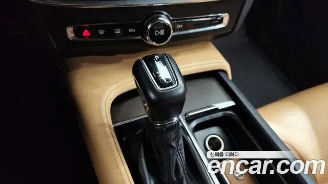 Volvo V90 Cross Country 2018 — Şəkil 20/32