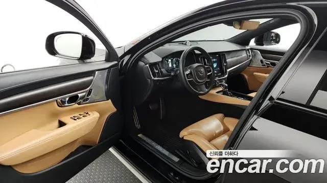Volvo V90 Cross Country 2018 — Şəkil 14/32