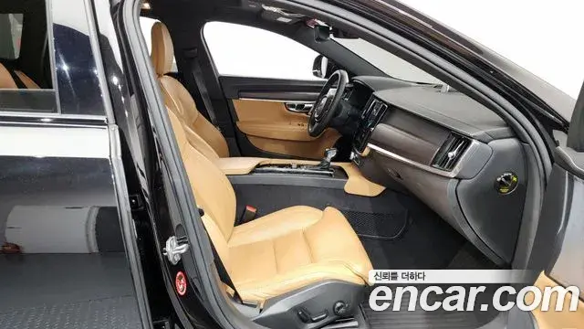 Volvo V90 Cross Country 2018 — Şəkil 15/32