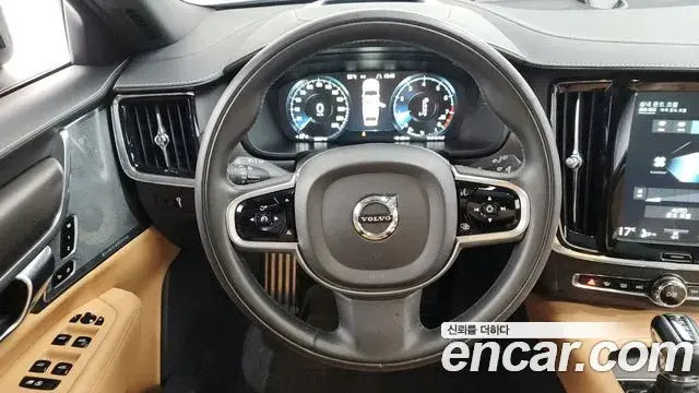 Volvo V90 Cross Country 2018 — Şəkil 12/32
