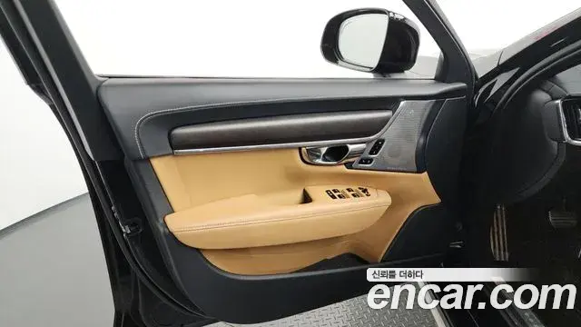 Volvo V90 Cross Country 2018 — Şəkil 24/32