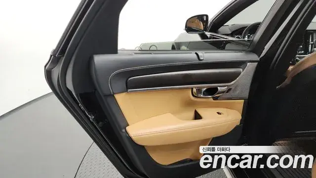 Volvo V90 Cross Country 2018 — Şəkil 21/32