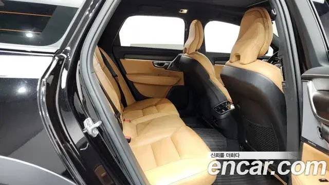 Volvo V90 Cross Country 2018 — Şəkil 13/32