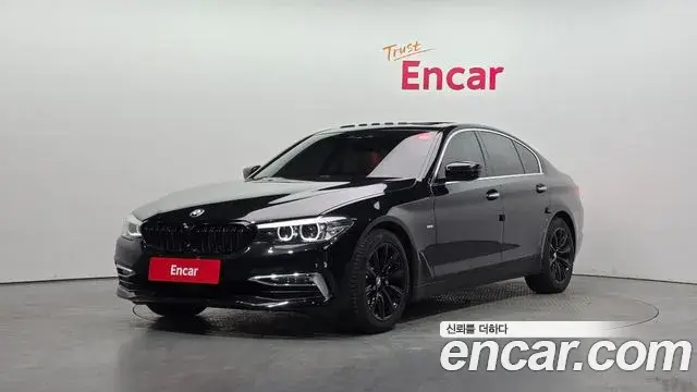 BMW 5 Series 2018 — ფოტო 16/20