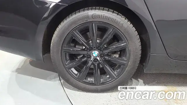 BMW 5 Series 2018 — ფოტო 7/20