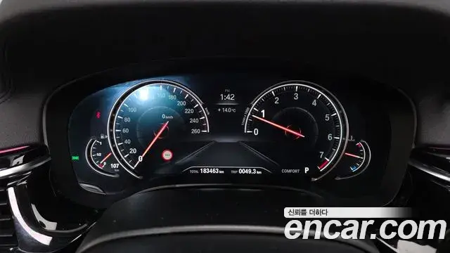 BMW 5 Series 2018 — ფოტო 14/20